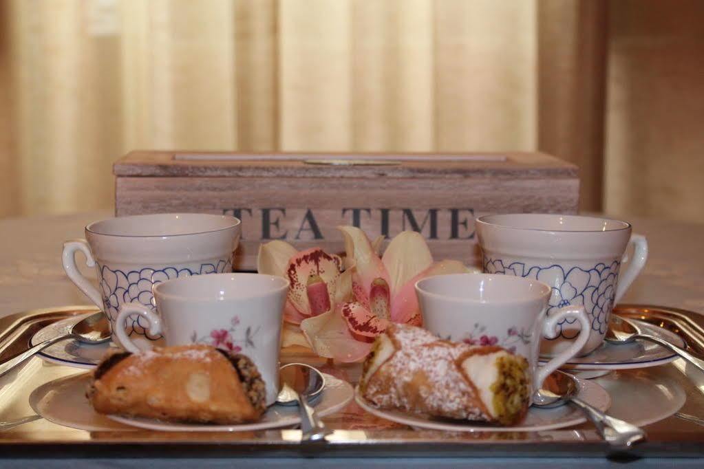 カターニア A Casa Di Laura Bed & Breakfast エクステリア 写真