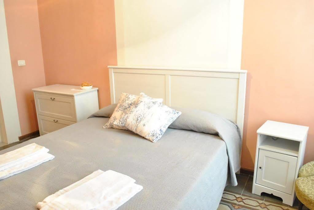 カターニア A Casa Di Laura Bed & Breakfast エクステリア 写真