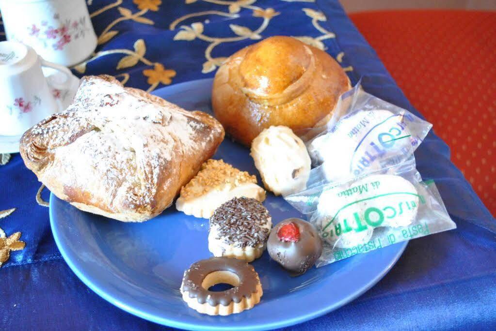 カターニア A Casa Di Laura Bed & Breakfast エクステリア 写真